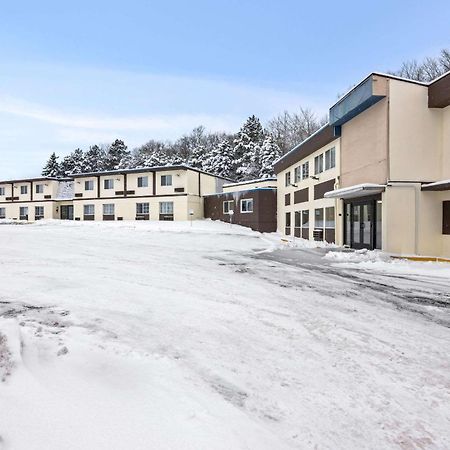 Econo Lodge Manistee Exterior photo