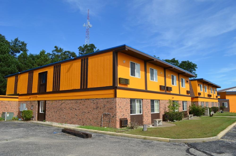 Econo Lodge Manistee Exterior photo