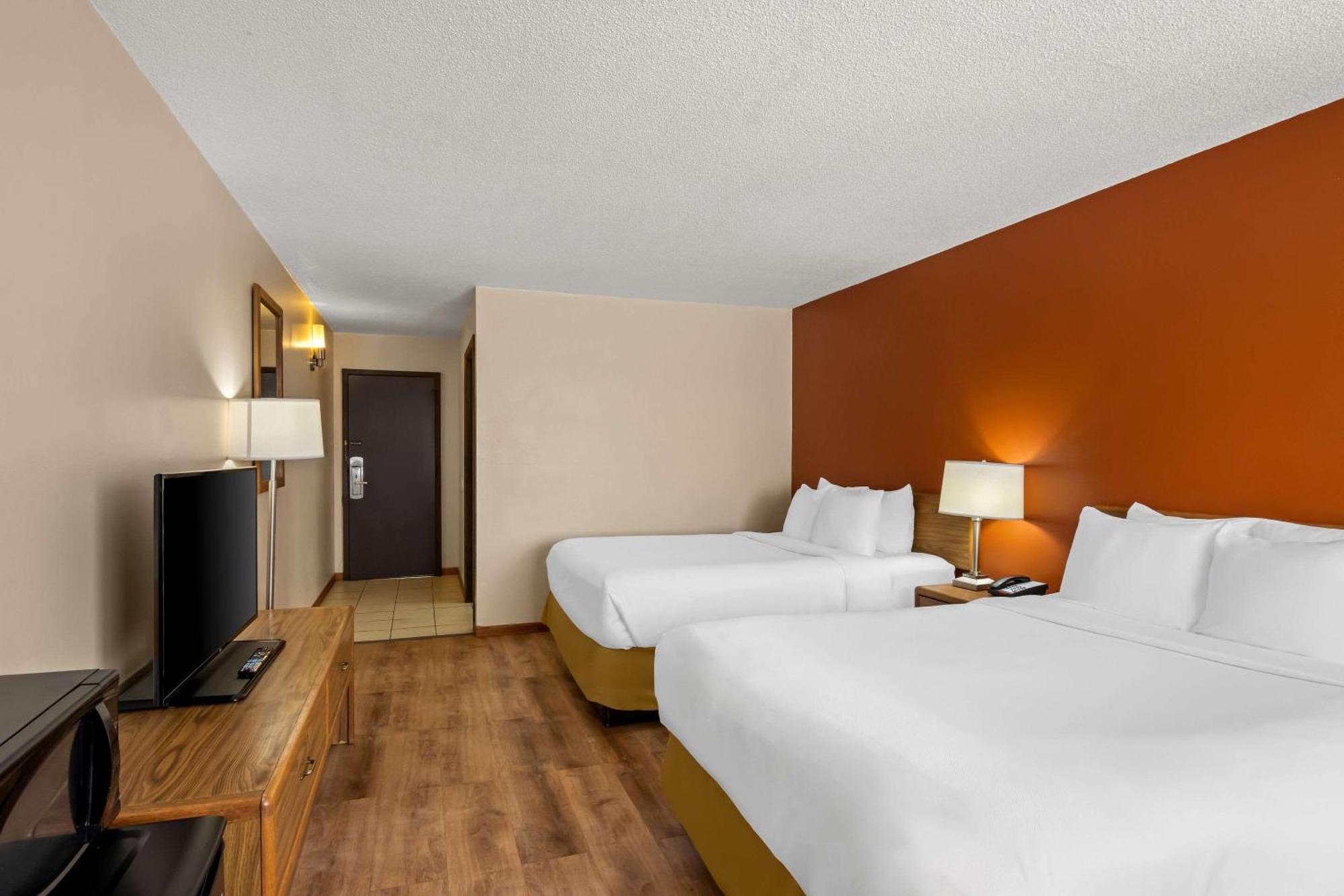 Econo Lodge Manistee Exterior photo